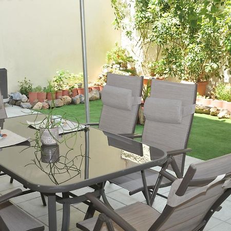 Appartamento Demi'S Garden Near The Metro Of Atene Esterno foto