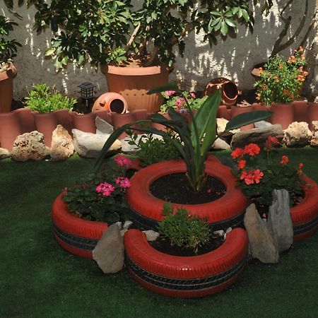 Appartamento Demi'S Garden Near The Metro Of Atene Esterno foto