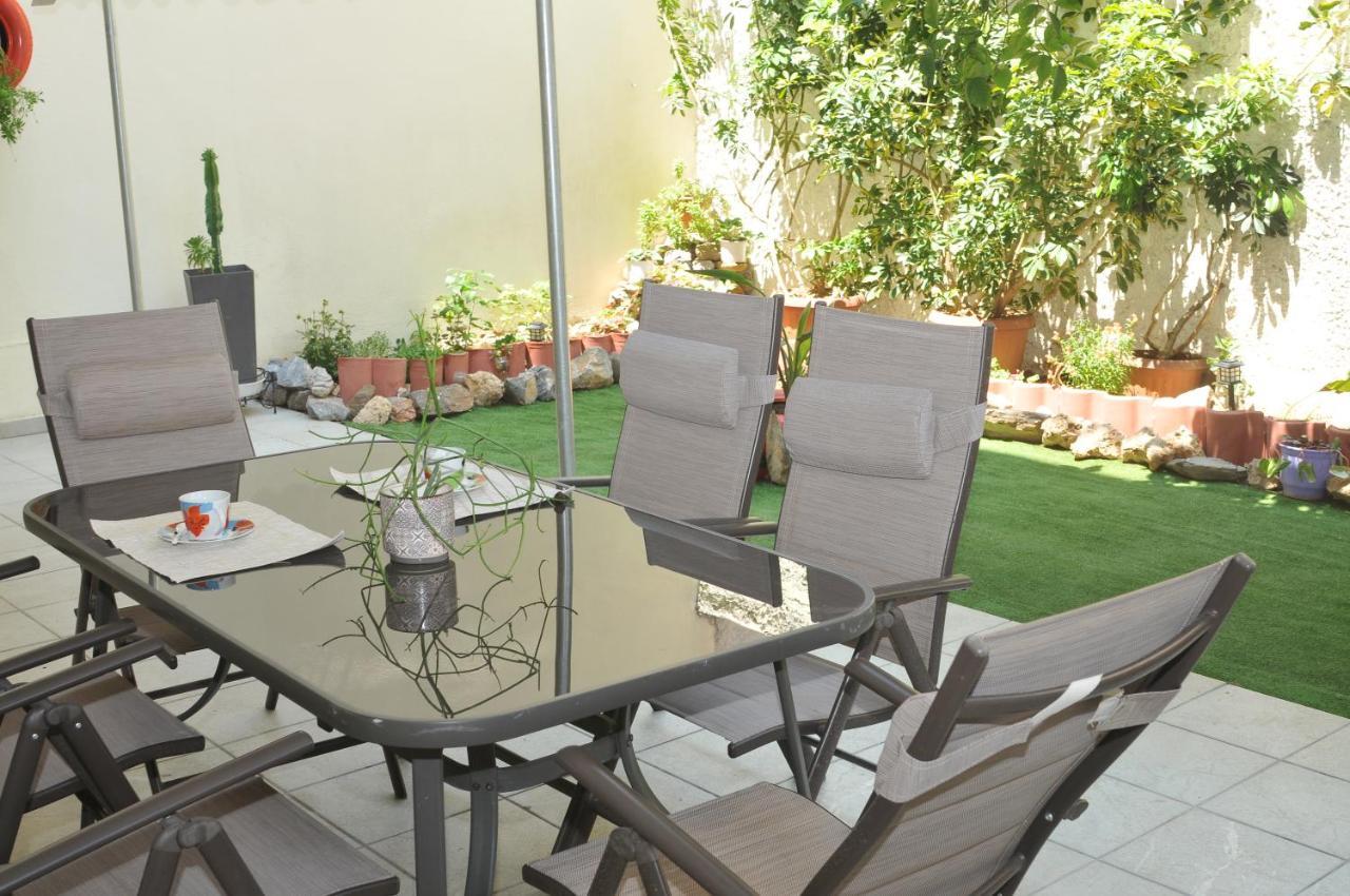Appartamento Demi'S Garden Near The Metro Of Atene Esterno foto