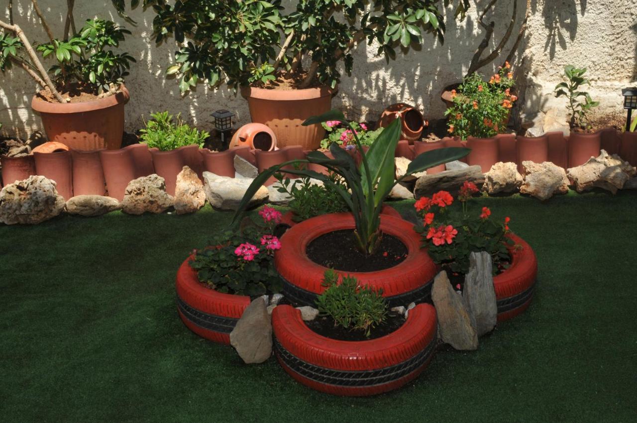 Appartamento Demi'S Garden Near The Metro Of Atene Esterno foto